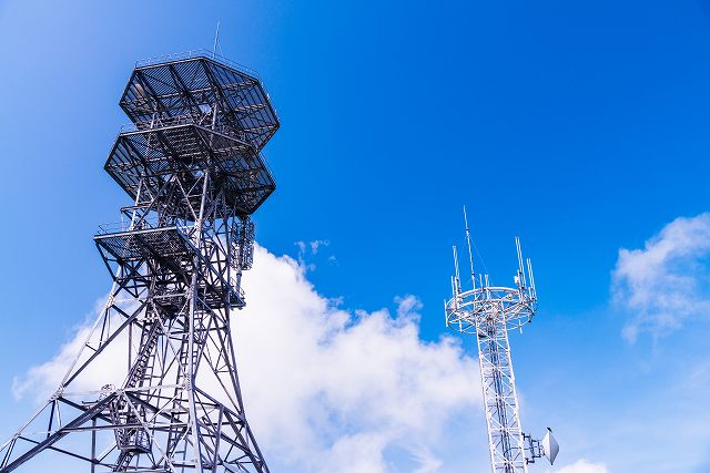 Heat spreader for wireless communications